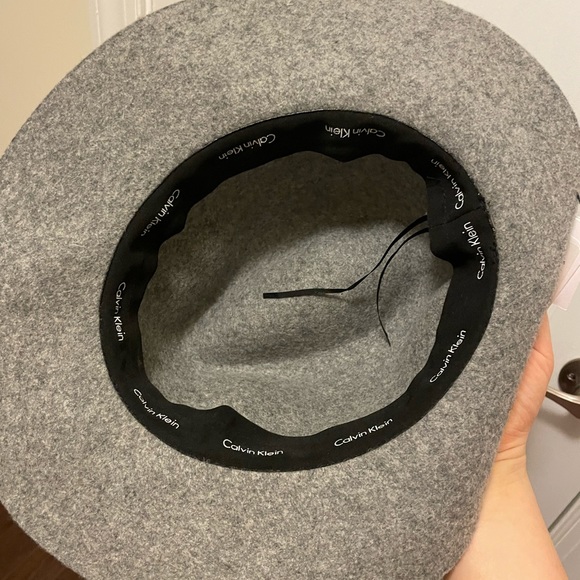 Gorgeous 100% wool Clavin Klein hat - Picture 3 of 4